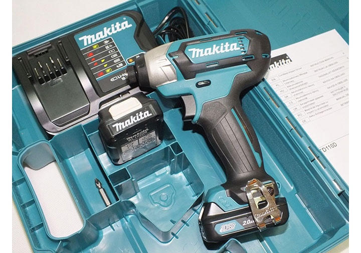 12V Máy vặn vít dùng pin Makita TD110DSAE