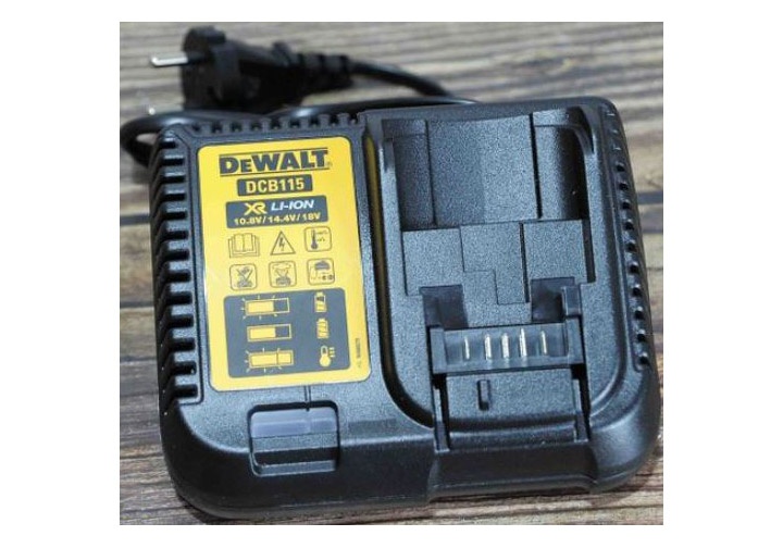 4Ah Đế sạc pin nhanh 10.8v, 14.4v, 18v Dewalt DCB115-KR