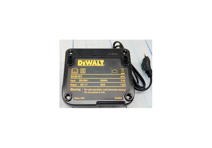 Đế sạc pin 10.8v, 14.4v, 18v Dewalt DCB107-B1